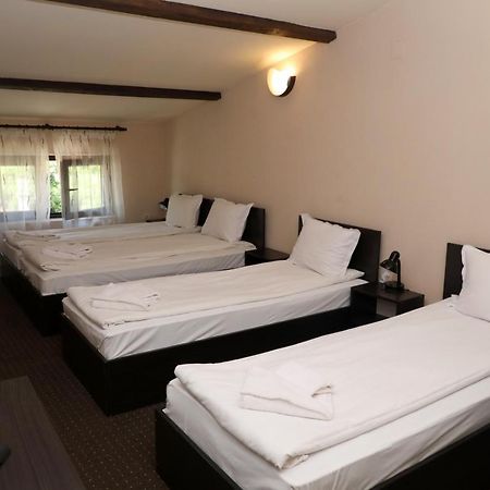 Опълченец Hotel Шипка Екстериор снимка